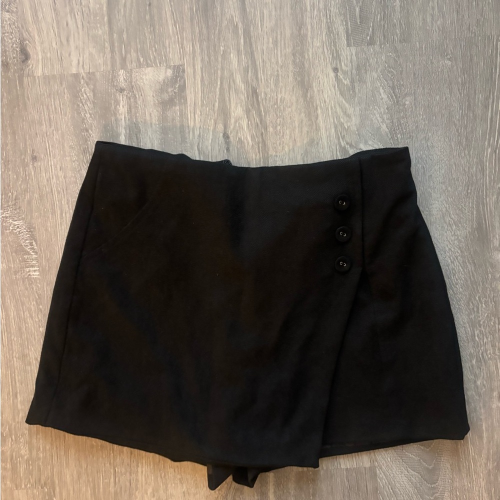 She + Sky Black Skort